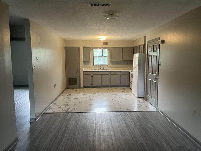 Kitchen / Dining - 1306 Martin Luther King Dr