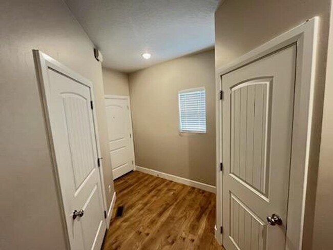 Foto del edificio - Stone Gate Townhome