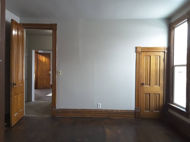 Building Photo - 410 E Madison St