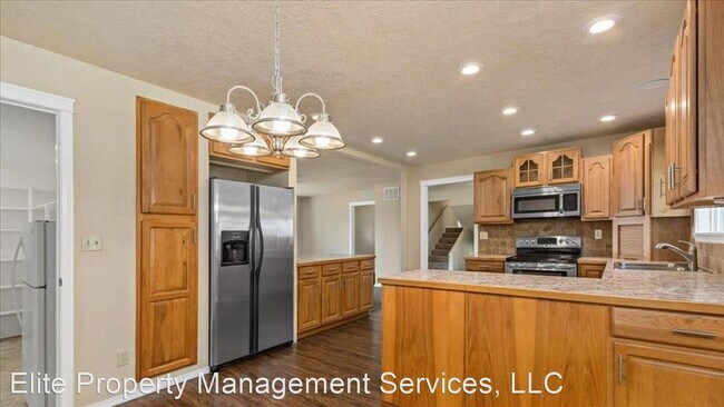 Building Photo - 6 br, 3.5 bath House - 11000 McMillan