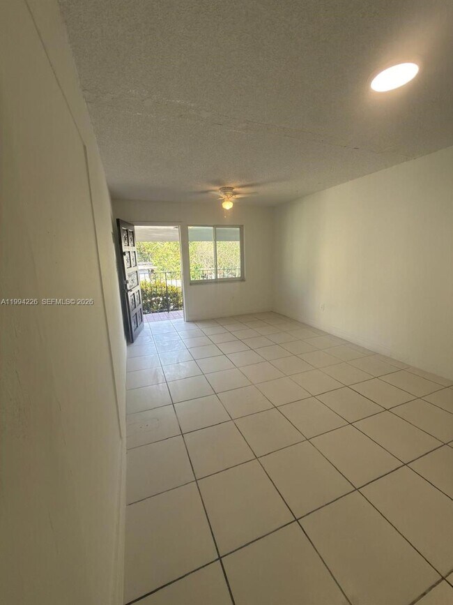 Foto del edificio - 2622 NW 24th St