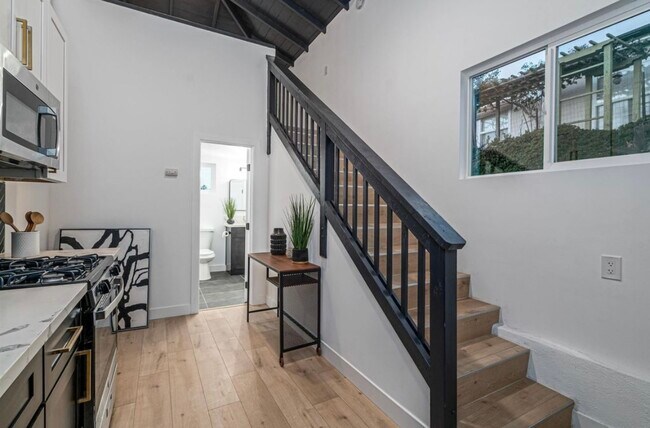 Building Photo - 5463 San Onofre Ter