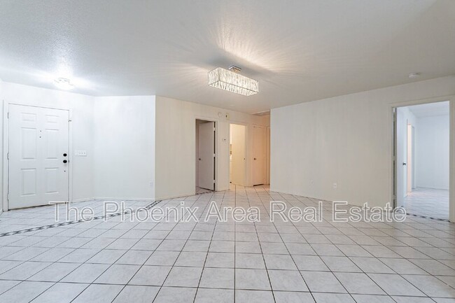 Photo - 663 S Colonial Ct House