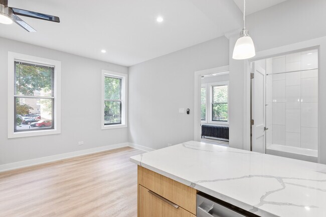 Foto del edificio - 7501 N Eastlake Terrace