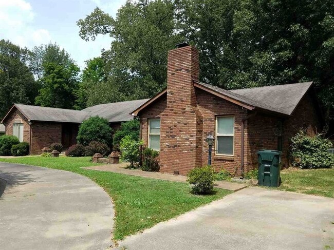 Building Photo - 502 Woodland Dr