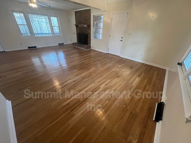 Foto del edificio - 8293 Lakeview Dr SW