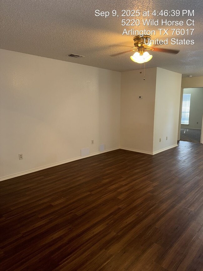 Building Photo - 5220 Wild Horse Ct