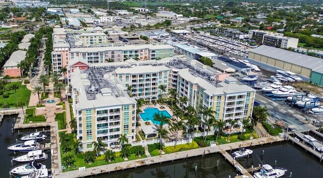Building Photo - 806 E Windward Way
