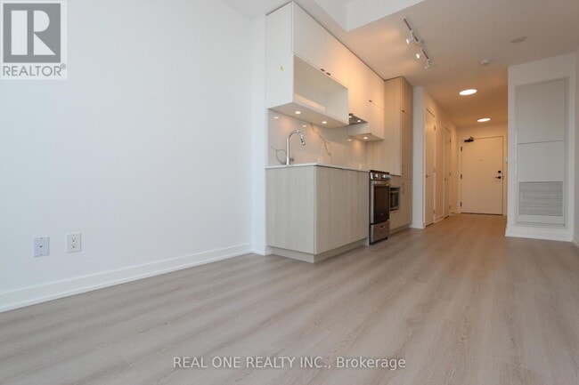 Building Photo - 100 Queen St E