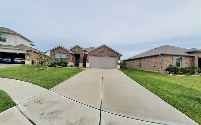 Building Photo - 22607 Castello Lakes Dr