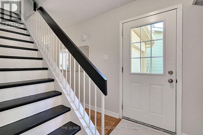 Photo du bâtiment - 6 Olympic Crescent