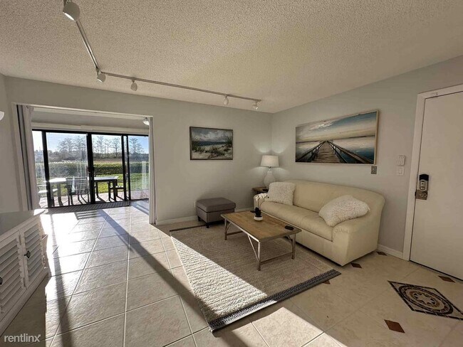 Foto del edificio - 2 br, 2.5 bath House - 1111 Duncan Cir Apt...
