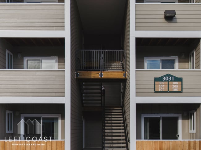 Foto del edificio - 3031 NE West Devils Lake Rd