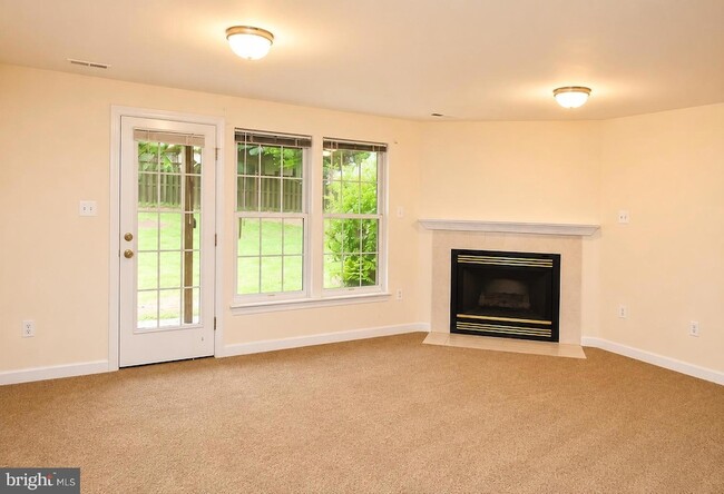Building Photo - 2218 Mears Ln