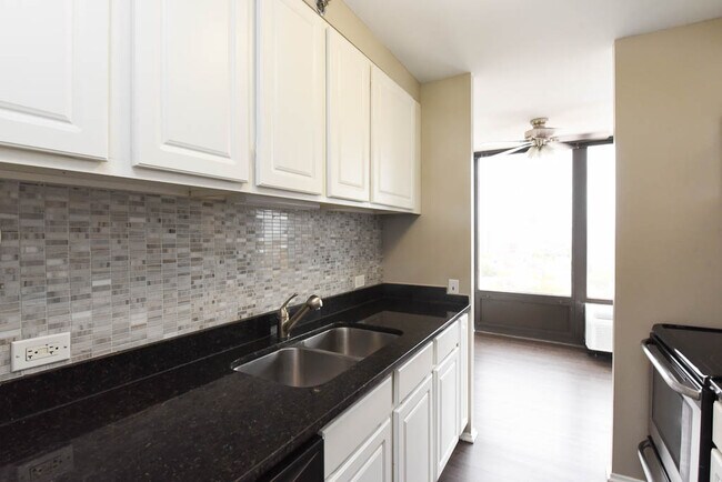 Building Photo - 4334 N Hazel St