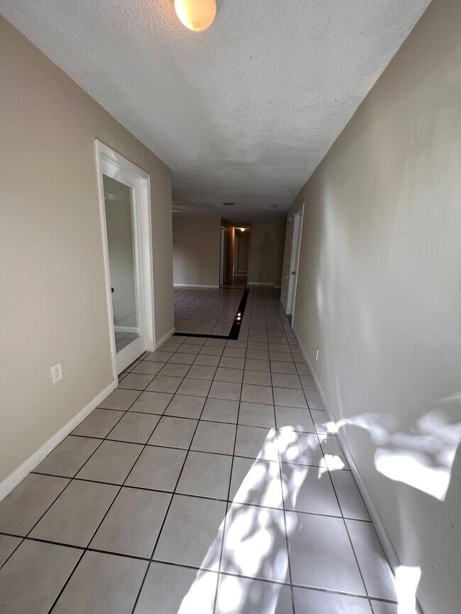 Foto del edificio - Excellent 4 Bedroom in Coral Springs