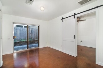 Building Photo - 2940 Cline St