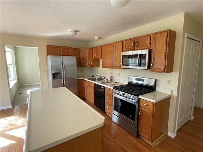 Building Photo - 204 Quail Ct