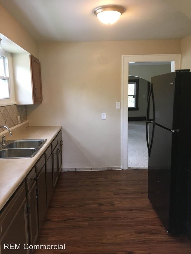 Building Photo - 3 br, 1.5 bath House - 1128 Vernon Odom Blvd