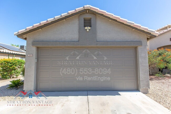 Building Photo - 2105 E Donald Dr