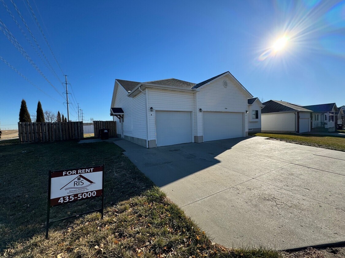 Exterior - 7444 N 16th St