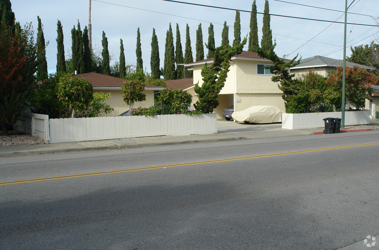 Building Photo - 670 Calderon Ave