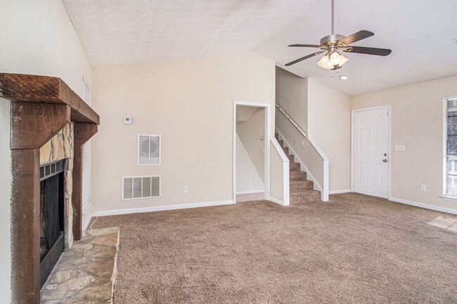 Building Photo - 3 Bedroom 2 Bath Home with Bonus Room