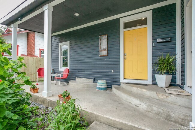 Building Photo - RENOVATED 3-BEDROOM IN DIGNOWITY HILL