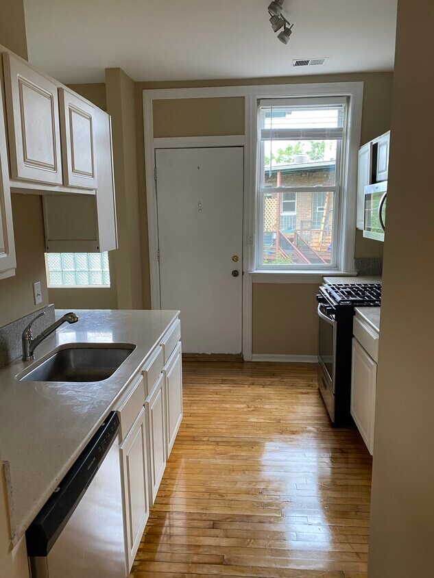 Kitchen /Rear entry - 1514 W Ardmore Ave