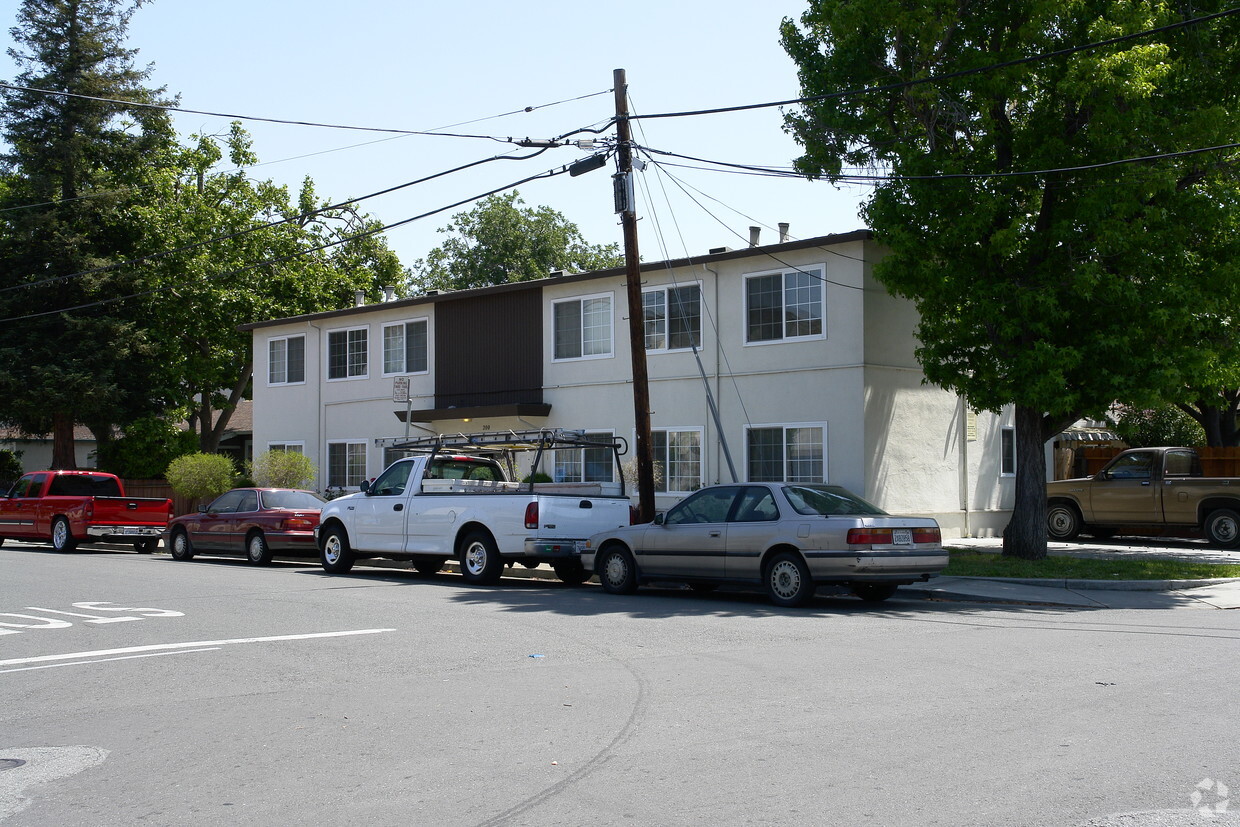 Primary Photo - 200 4th Ave