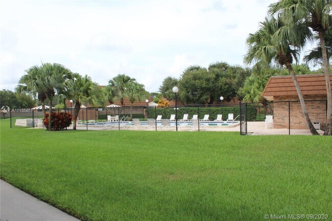 Foto del edificio - 2584 Lakeview Ct