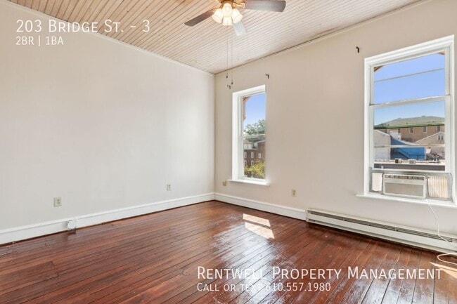 Building Photo - 2 Bedroom Apartment Located in The Heart o...
