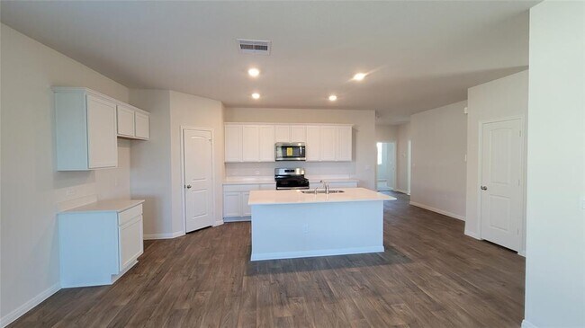 Building Photo - 250 Sweetwater Dr