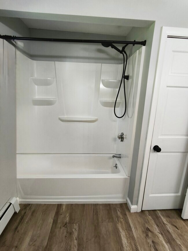 Bañera con ducha - 28 S Spencer Rd