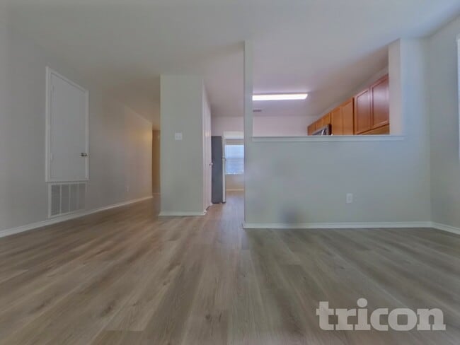 Building Photo - 16661 Woodside Dr
