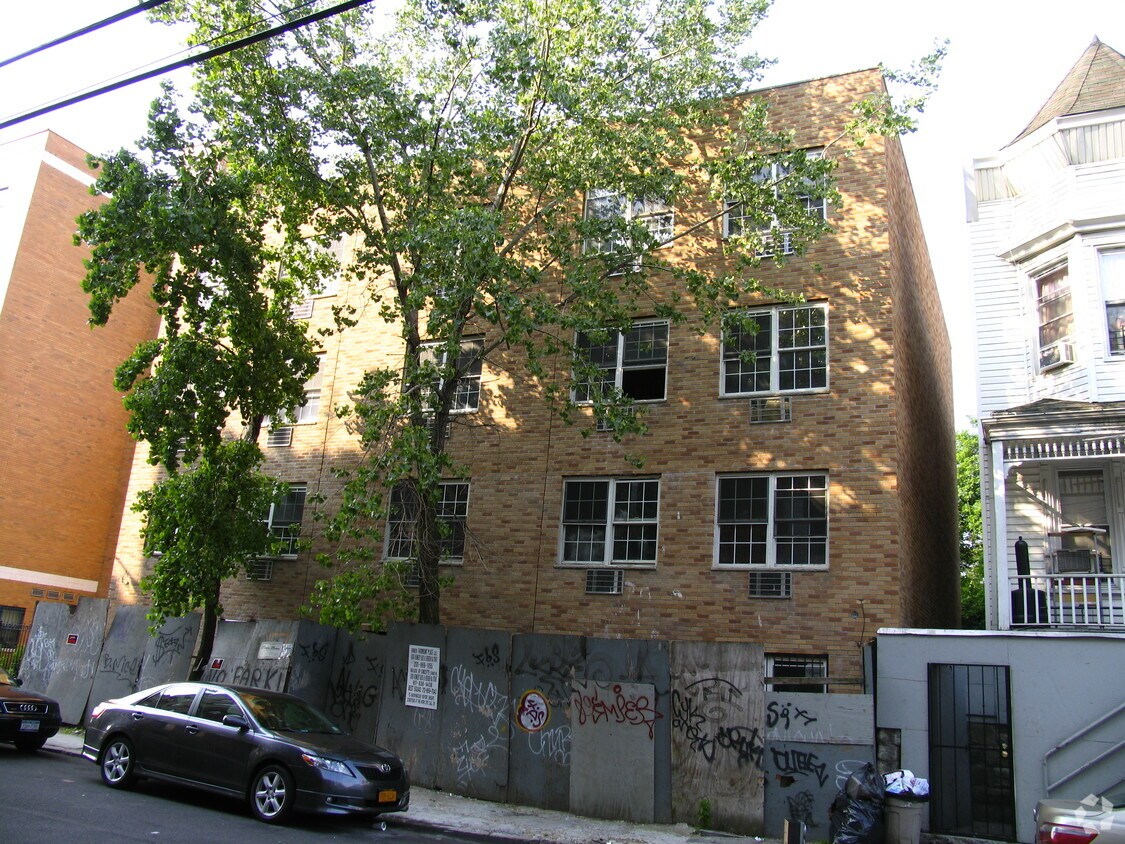 Primary Photo - 802 Fairmount Pl