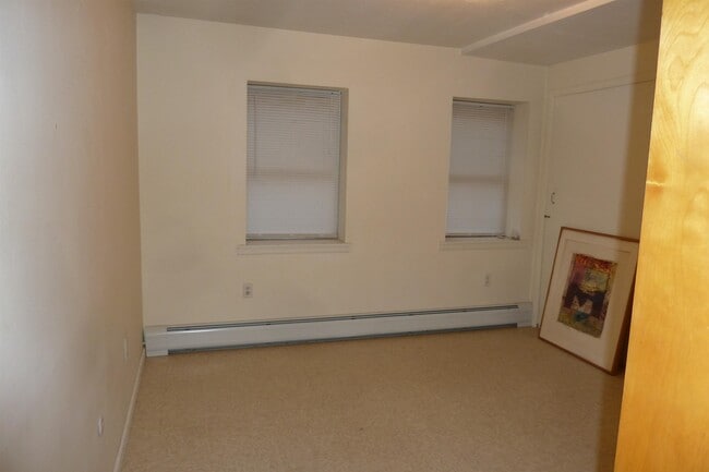Building Photo - 208 Garden St