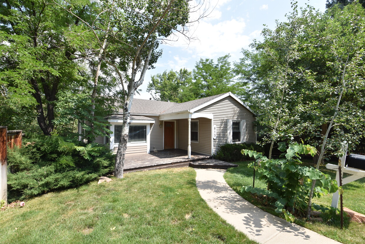 Primary Photo - 615 Alpine Ave