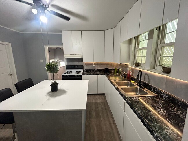 Foto del edificio - 437 N 8th Ave
