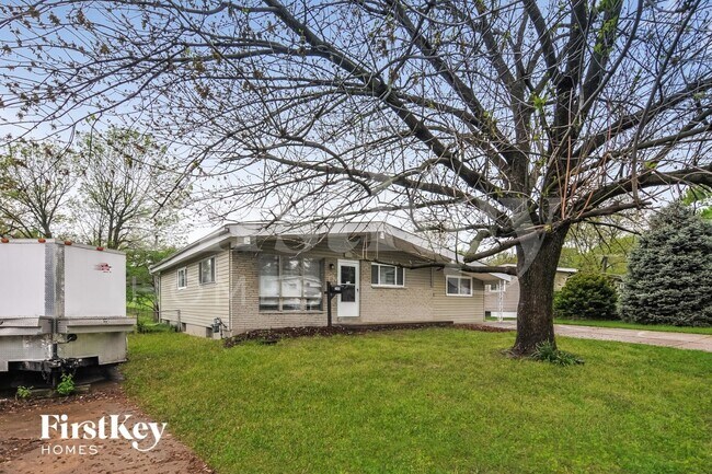 Building Photo - 2490 Flamingo Dr