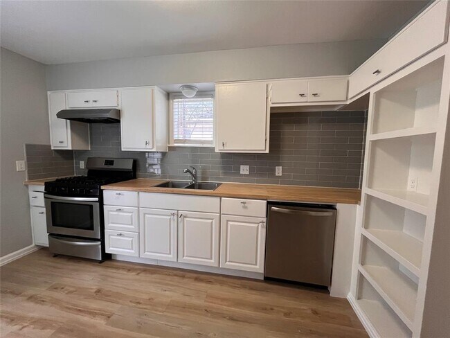 Foto del edificio - 8802 Little Walnut Dr