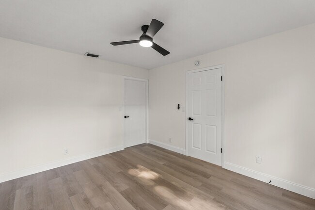 Foto del edificio - 7406 Willow Spring Cir N