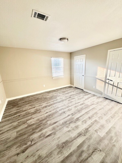 Building Photo - 601 Skyview Dr