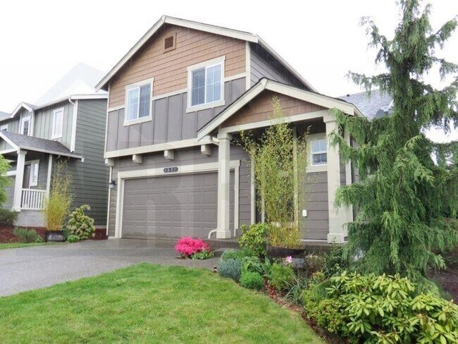 Foto del edificio - Beautiful 4 Bedroom Home located in a Gate...