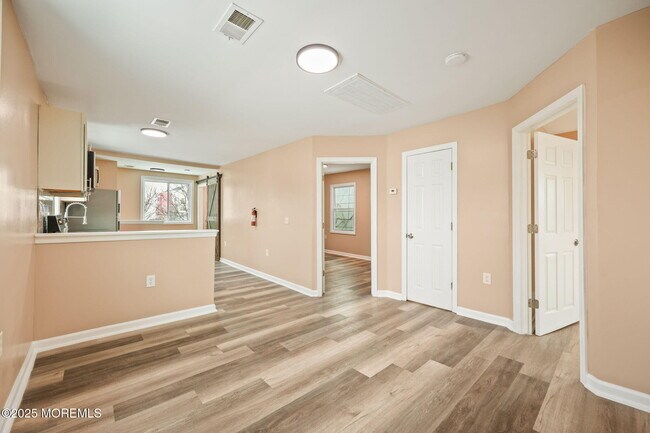 Foto del edificio - 143 Center Ave