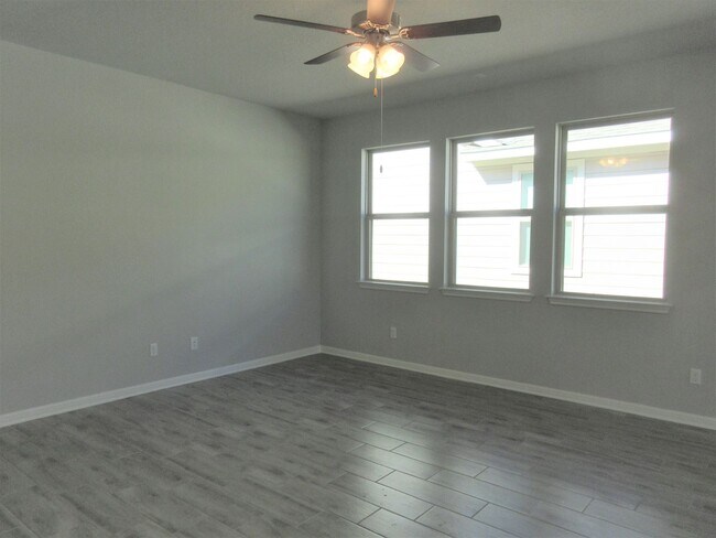 Foto del edificio - 3-Bedroom/2-bath in Crystal Springs - Leander ISD