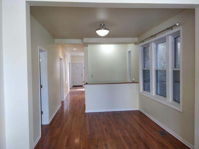 Building Photo - 3527 S Lowe Ave