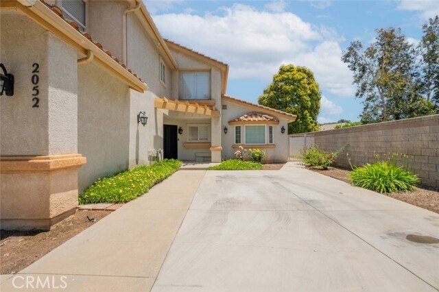 Building Photo - 2052 Chenault Pl