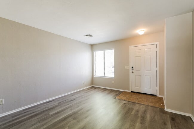 Building Photo - 6860 S Cottontail Run Ave
