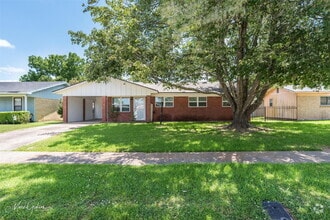 Building Photo - 1202 Wisteria St